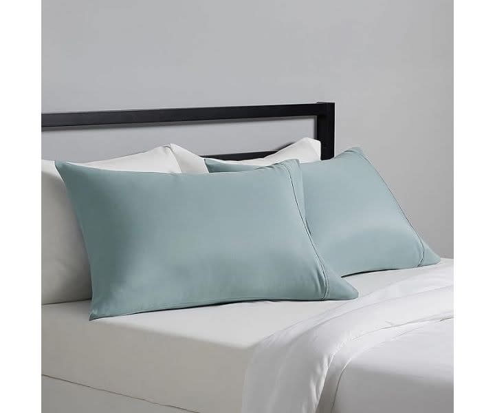 Amazon Basics Lightweight Super Soft Easy Care Microfiber Pillow case Standard | Spa Blue product review