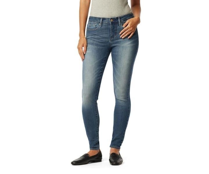 Signature by Levi Strauss Women's Totally Shaping Skinny Jeans product review